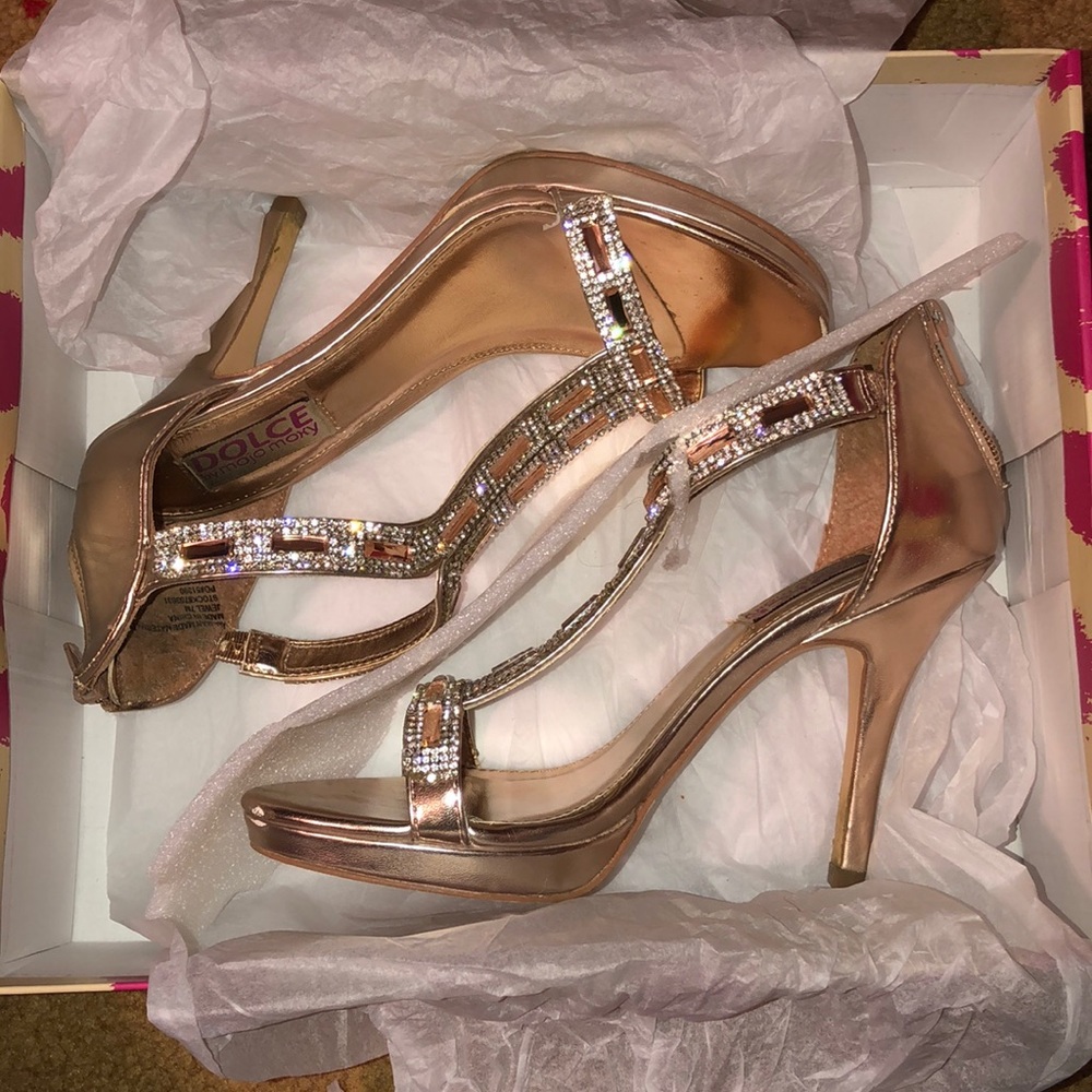 Heels - Picture 4 of 4